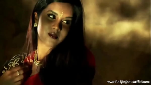 She Dance Gracefully While Making Seduction Experience