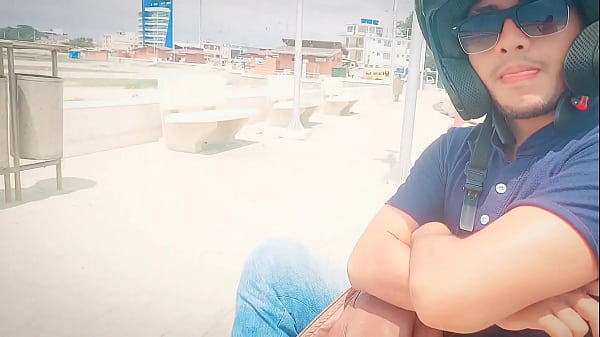 SEXY MILF with Big ASS OFFERS MONEY ON THE STREET FOR SEX - Sex For Money.